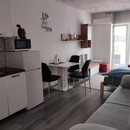 6 M, 50 M Do Plaze Apartamento Barbat na Rabu Exterior foto