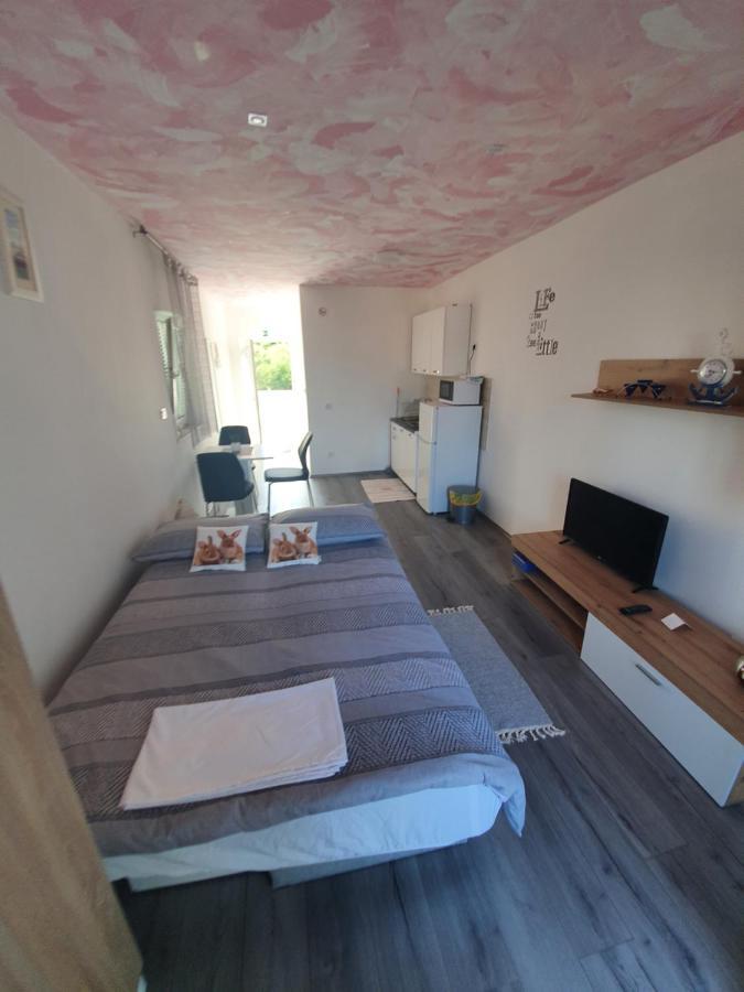 6 M, 50 M Do Plaze Apartamento Barbat na Rabu Exterior foto