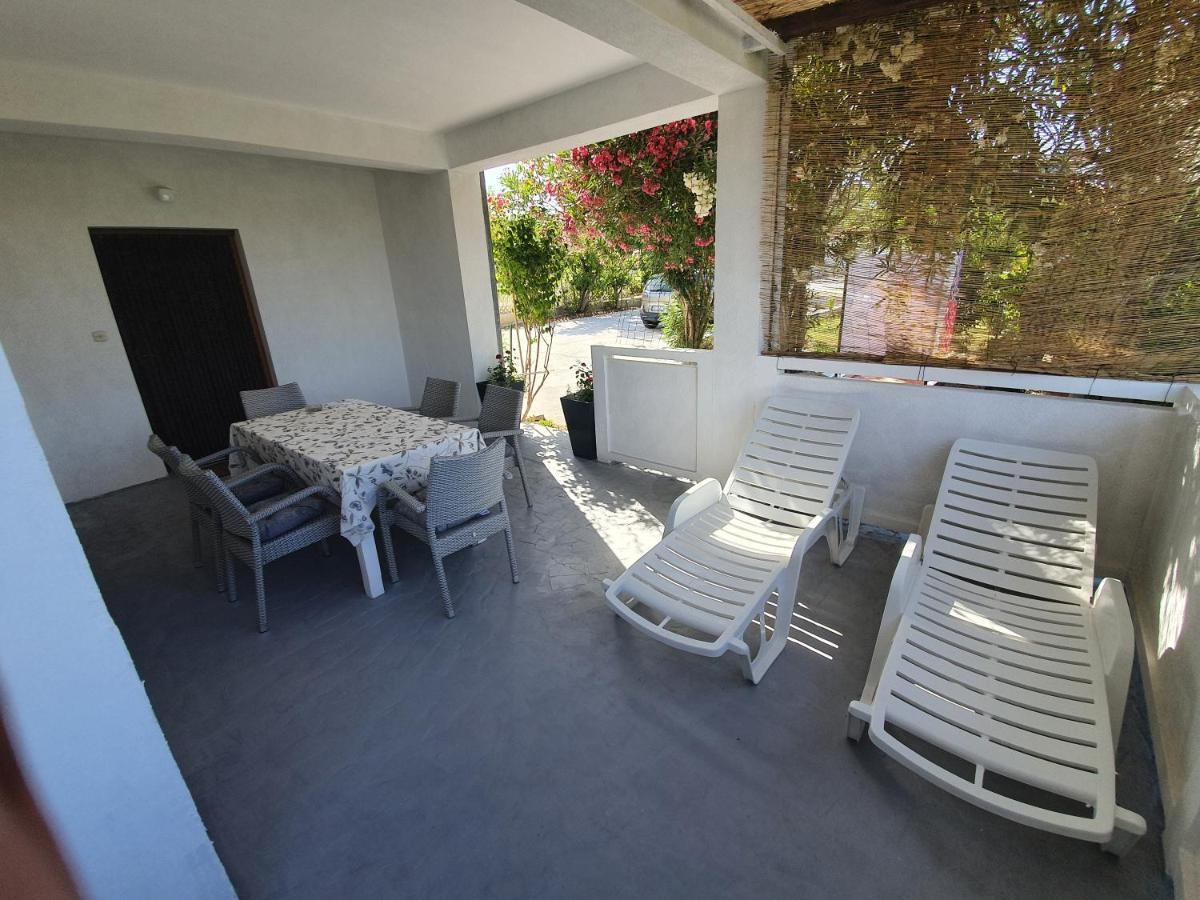 6 M, 50 M Do Plaze Apartamento Barbat na Rabu Exterior foto