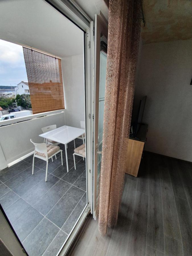 6 M, 50 M Do Plaze Apartamento Barbat na Rabu Exterior foto