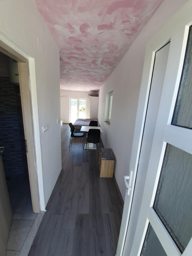 6 M, 50 M Do Plaze Apartamento Barbat na Rabu Exterior foto