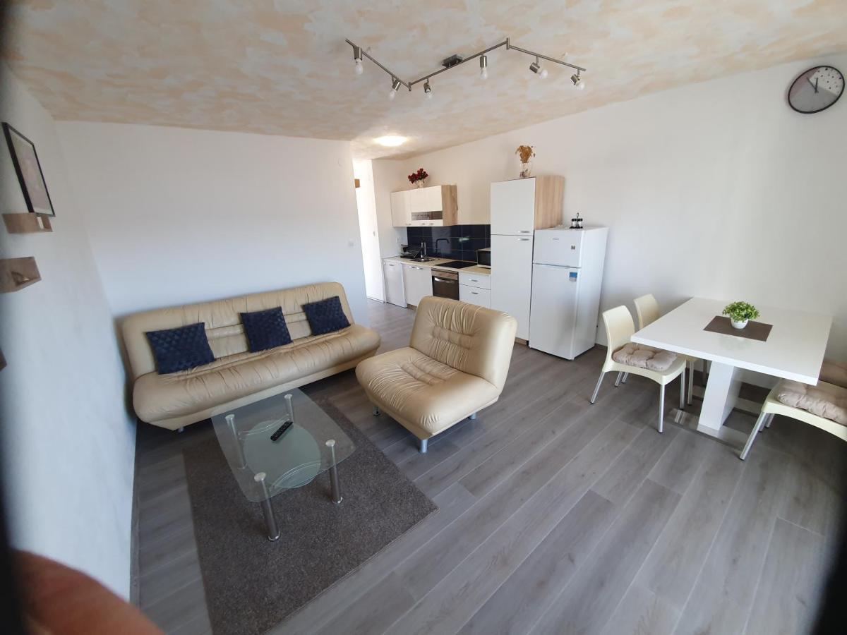6 M, 50 M Do Plaze Apartamento Barbat na Rabu Exterior foto