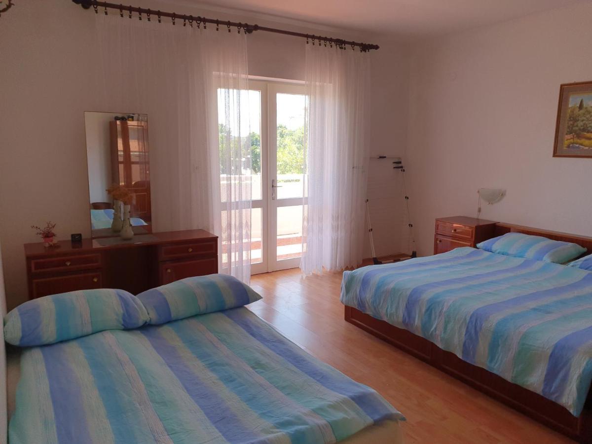 6 M, 50 M Do Plaze Apartamento Barbat na Rabu Exterior foto