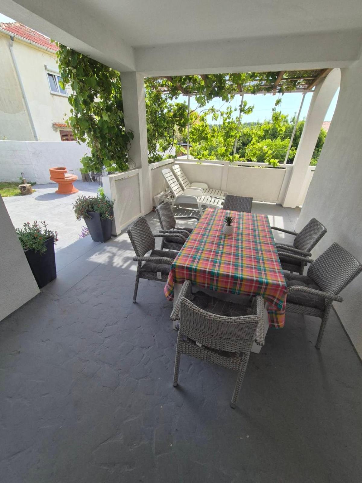 6 M, 50 M Do Plaze Apartamento Barbat na Rabu Exterior foto