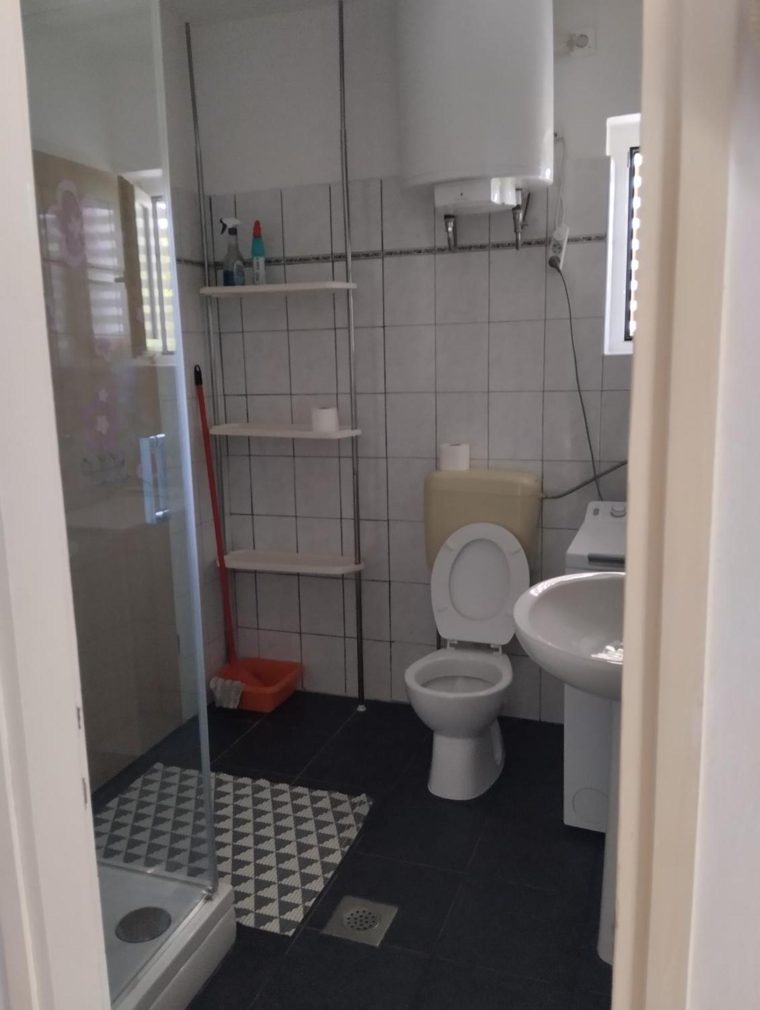 6 M, 50 M Do Plaze Apartamento Barbat na Rabu Exterior foto
