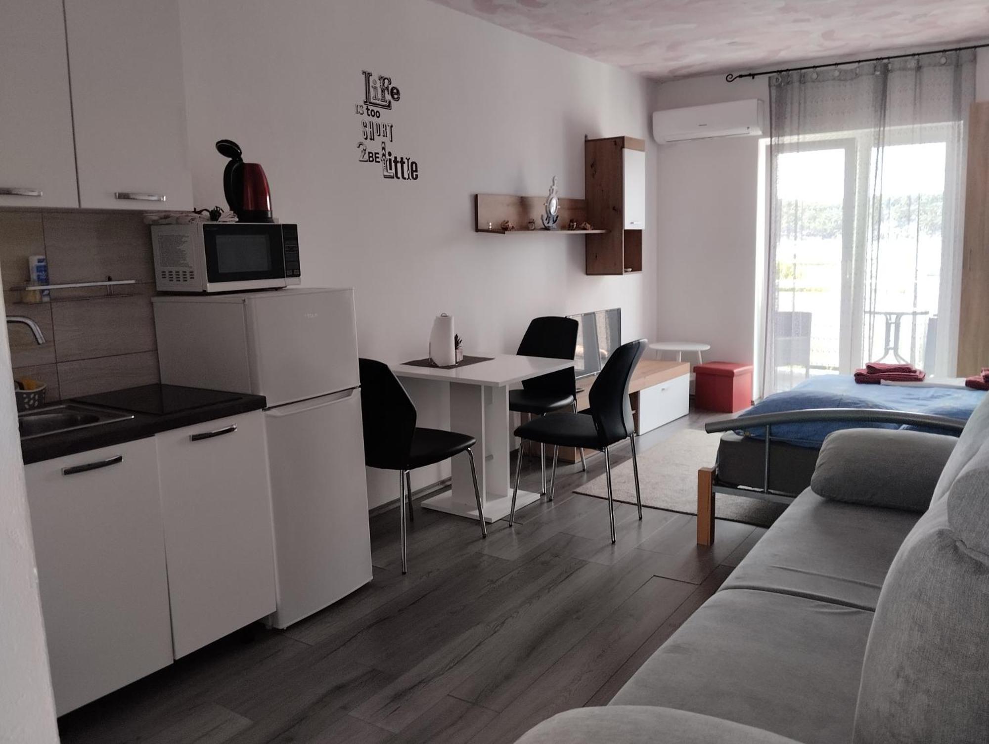 6 M, 50 M Do Plaze Apartamento Barbat na Rabu Exterior foto