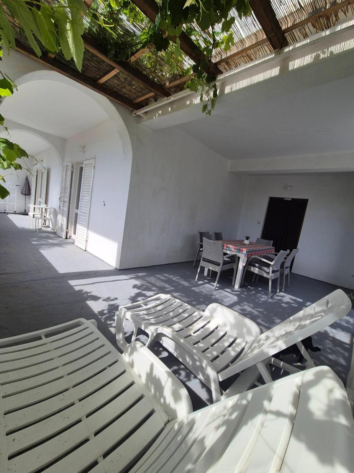 6 M, 50 M Do Plaze Apartamento Barbat na Rabu Exterior foto